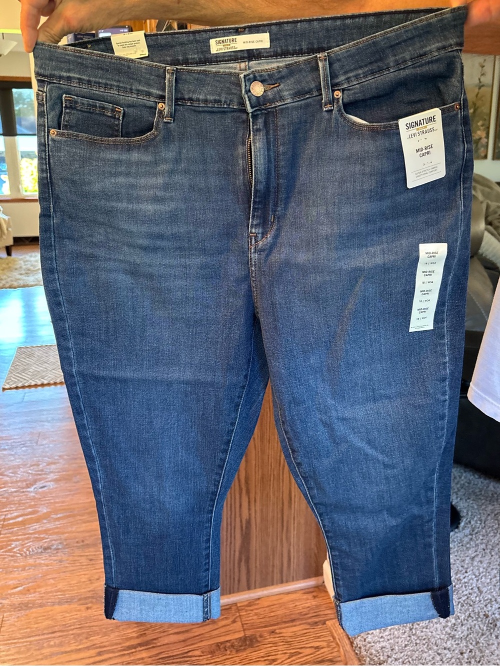 NWT - Women’s Relaxed Capri Jeans